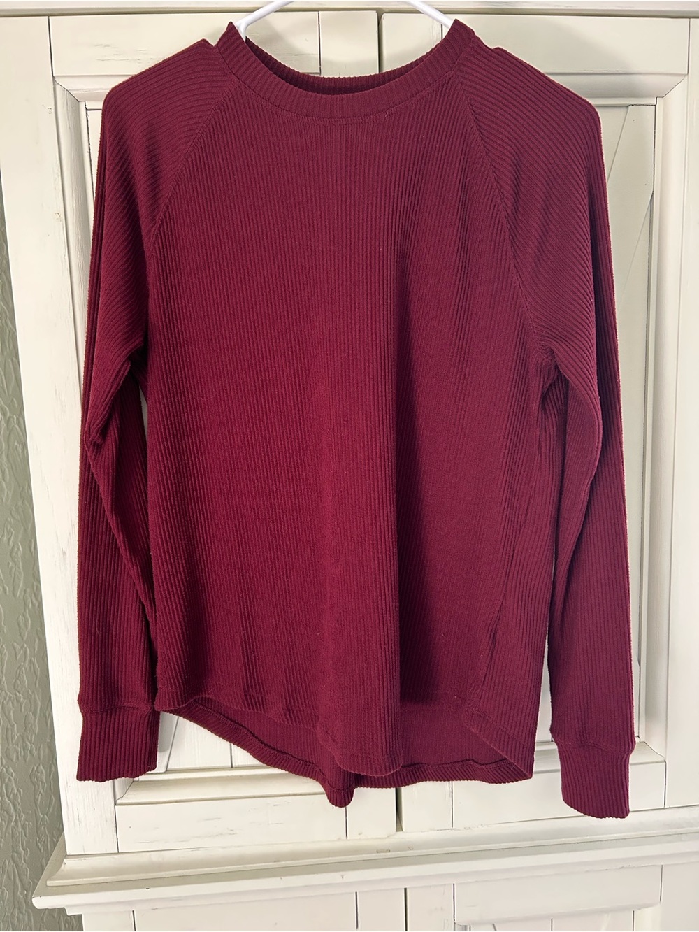 SO Women's Ribbed Crewneck Sweater - Wine